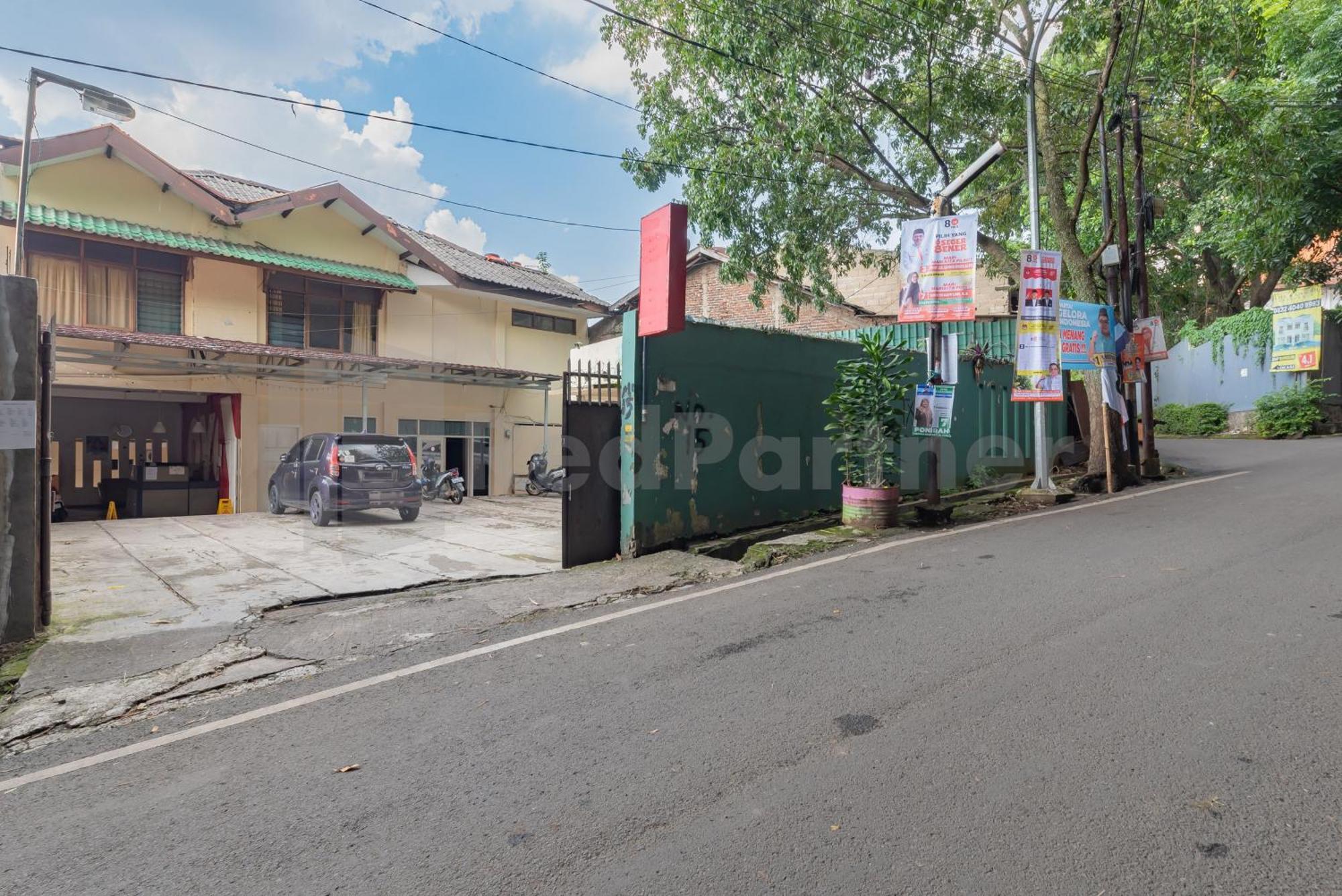 Wisma Alamanda Near Terminal Cicaheum Redpartner Bandung Exterior photo